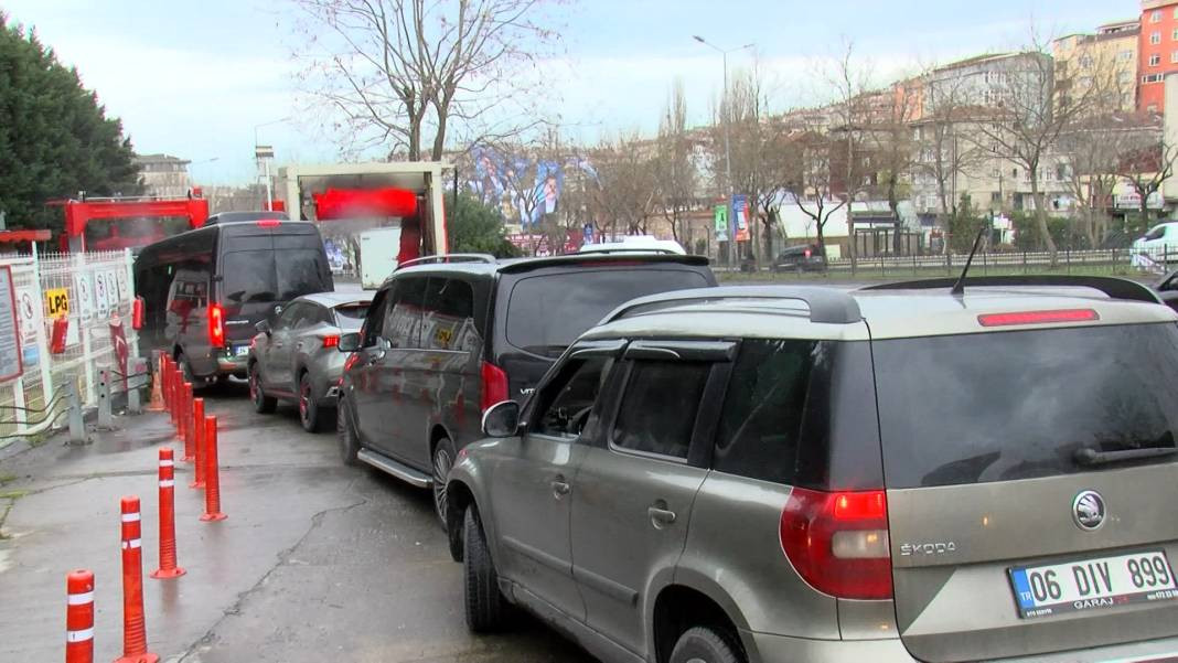 İstanbul’a gökten çamur yağdı! Oto yıkamacılar bayram etti - Resim: 15